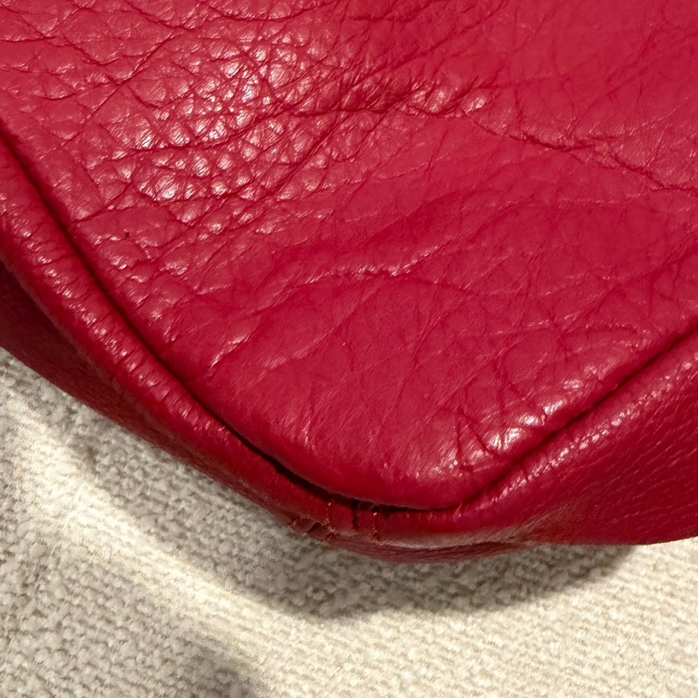 Valentino Leather Tote. Perfect for Fall π Trendy color for the season - Picture 6 of 10